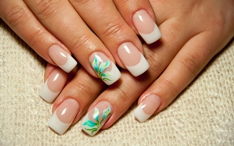 Aplicação de Unhas de Gel com Extensão por 14€ na Praça das Flores!