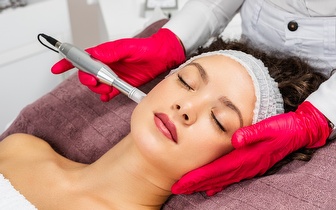 
                Microdermoabrasão com Ponta de Diamante + Radiofrequência Tripolar Facial por 24€ na Av. 5 de Outubro!
            