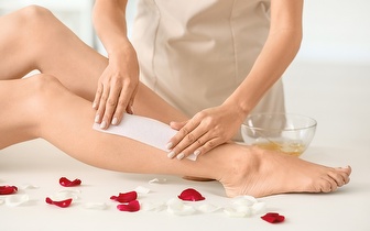 
                Sessão de Depilação a Cera: Meia Perna + Virilha Normal + Axilas por 15€ perto da Estefânia!
            