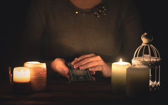 
                Consulta de Tarot: Cartas do Oráculo das Vidas Passadas e Terapia por 25€ no Saldanha!
            