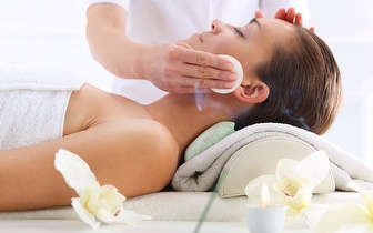 
                Circuito Spa de 2h15: Banho de Imersão para Pés + Limpeza Facial Express + Massagem de Relaxamento ao Corpo Inteiro por 49,90€ em Famões!
            