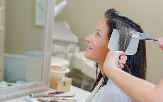 
                Coloração + Corte + Brushing + Hidratação por 32,90€ em Ramalde!
            