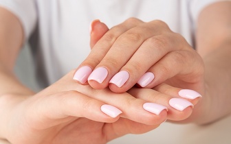 
                Aplicação de Verniz de Gel nas Mãos por 12€ no Saldanha!
            