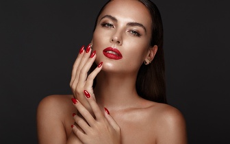 Aplicação de Unhas de Gel com Extensão por 19,90€ na Parede!