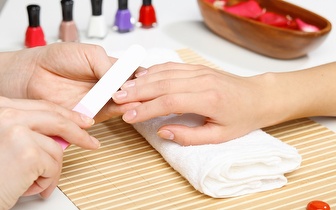 Manicure Simples por 8€ na Ajuda!
