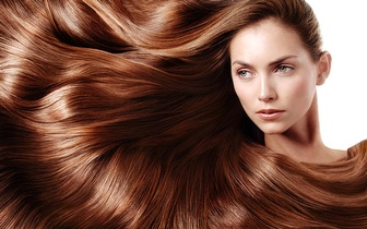 
                Coloração de Raiz + Madeixas + Corte + Hidratação para Cabelos Curtos e Médios por 44€ na Pontinha!
            